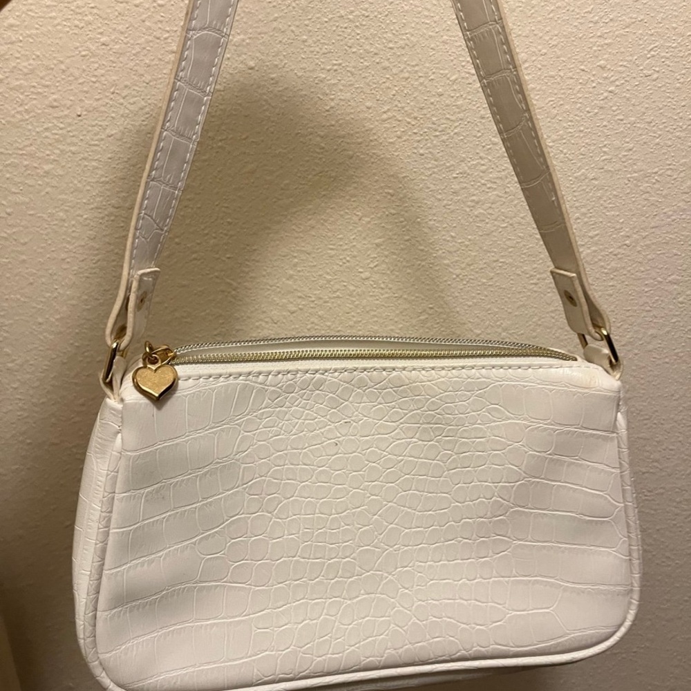 Elegant White Croc-Embossed Shoulder Bag